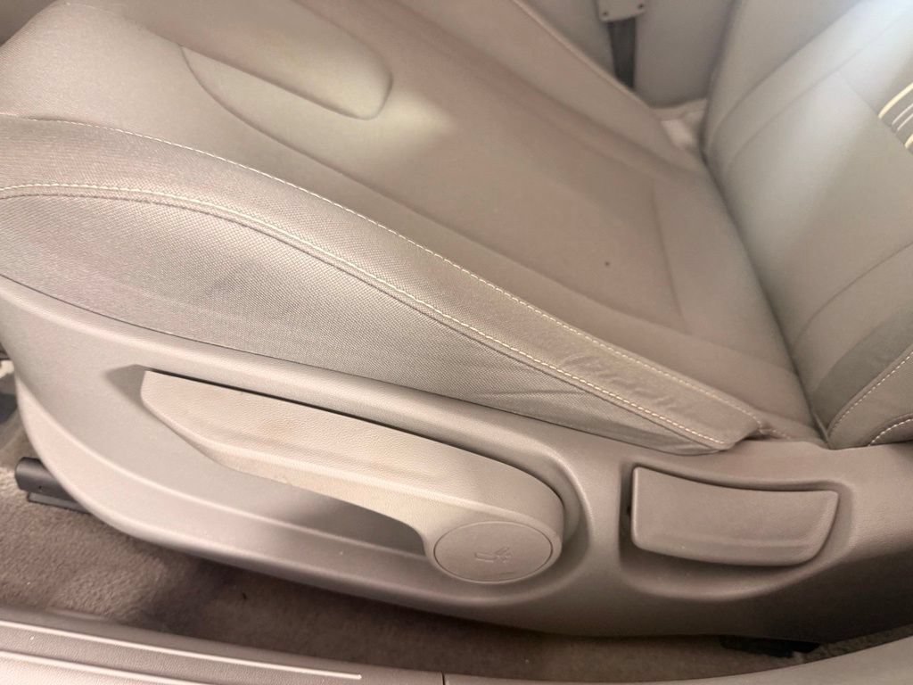 Used 2024 Hyundai Elantra SEL FWD image 27