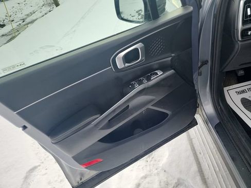 Used 2022 Kia Sorento LX FWD image 16
