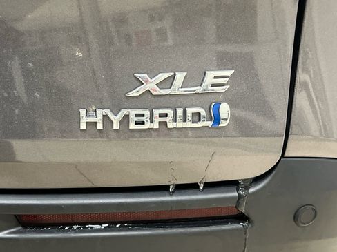 Used 2024 Toyota Sienna XLE w/ XLE Plus Package image 11