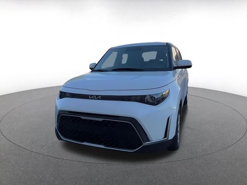 Used 2025 Kia Soul LX w/ LX Technology Package FWD image 7