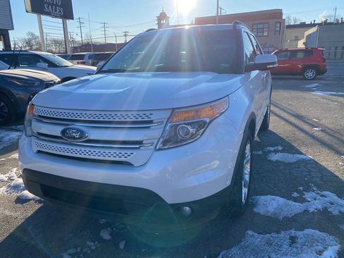 Used 2015 Ford Explorer Limited w/ Equipment Group 302A FWD image 2