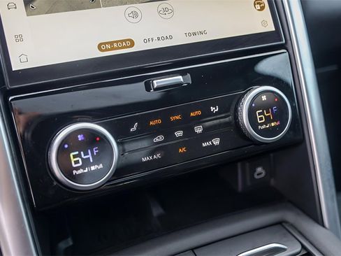 Used 2024 Land Rover Discovery Metropolitan Edition image 22