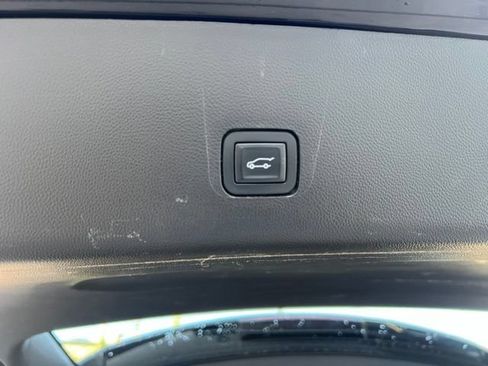 Used 2018 Chevrolet Traverse Premier w/ Redline Edition AWD/4WD image 16