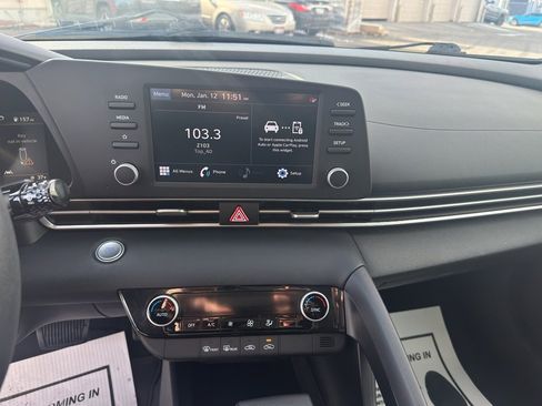 Certified 2023 Hyundai Elantra SEL image 10