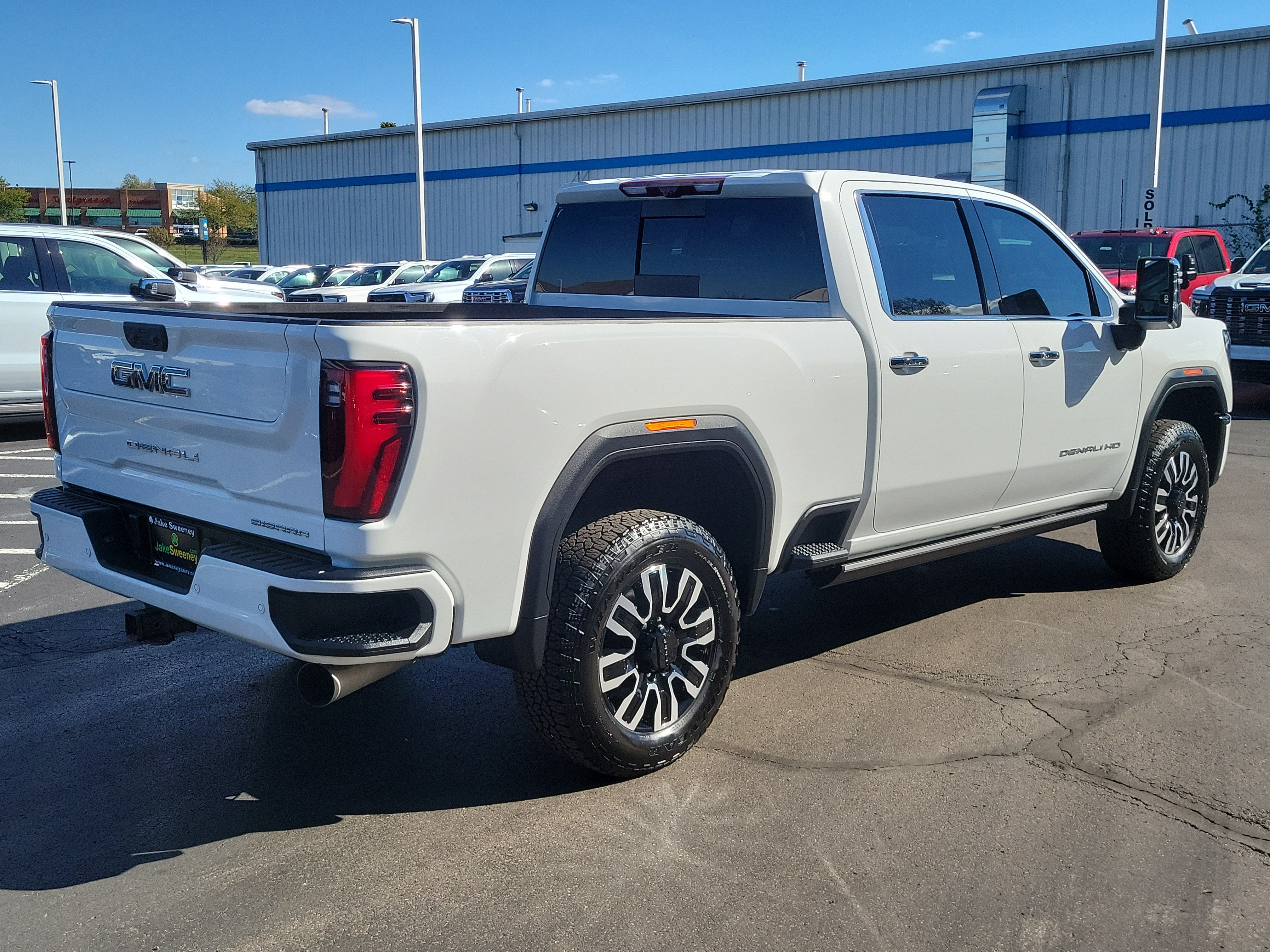 Used 2024 GMC Sierra 2500 Denali Ultimate AWD/4WD image 4