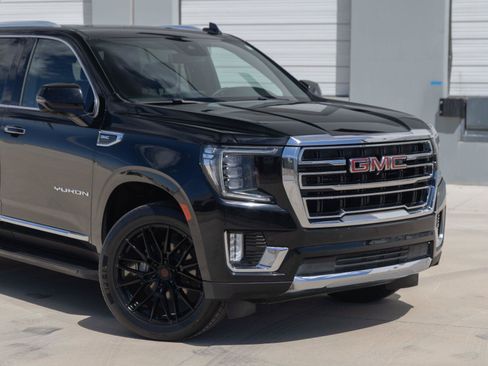 Used 2024 GMC Yukon SLT w/ SLT Luxury Package AWD/4WD image 7