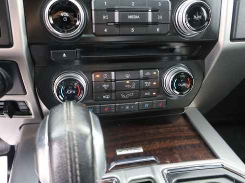 Used 2016 Ford F150 Platinum w/ Equipment Group 701A Luxury AWD/4WD image 43