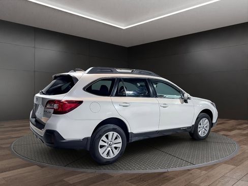Used 2019 Subaru Outback 2.5i Premium image 8