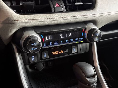 Used 2021 Toyota RAV4 XLE w/ Convenience Package AWD/4WD image 25
