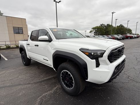 New 2026 Toyota Tacoma TRD Off-Road AWD/4WD image 3