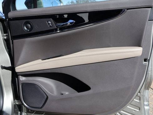 Used 2023 Lincoln Nautilus Reserve w/ Equipment Group 201A image 9