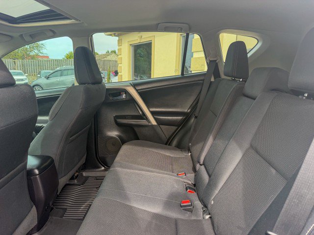 Used 2017 Toyota RAV4 XLE FWD image 6