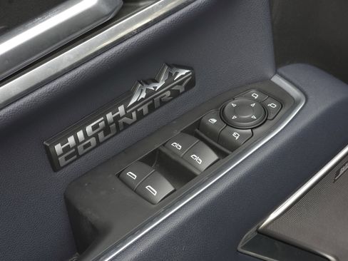 Used 2022 Chevrolet Silverado 1500 High Country w/ Technology Package image 27