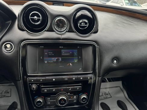 Used 2016 Jaguar XJ L Supercharged RWD image 21