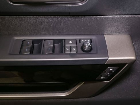 Used 2024 Toyota Tundra Limited AWD/4WD image 38