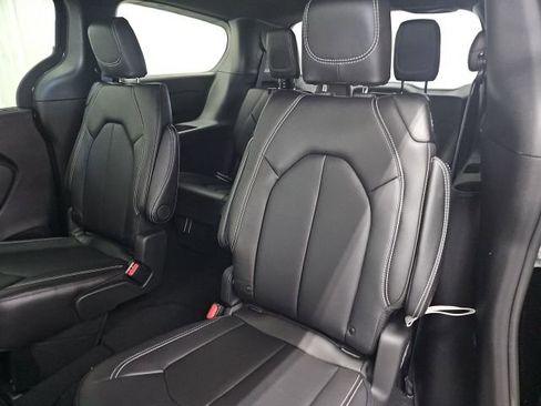 New 2026 Chrysler Pacifica Select image 21