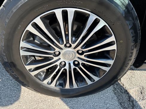 Used 2014 Chrysler Town & Country S image 25