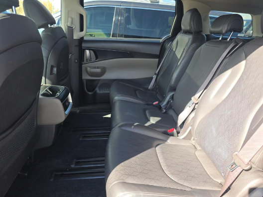 Used 2025 Kia Carnival FWD image 13