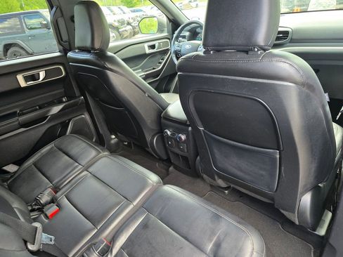 Used 2020 Ford Explorer XLT w/ Equipment Group 202A AWD/4WD image 28