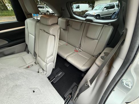 Used 2017 Toyota Highlander Plus image 17