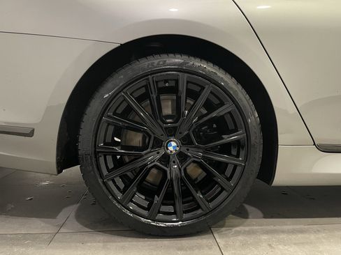 Certified 2022 BMW 750i xDrive w/ Executive Package image 9
