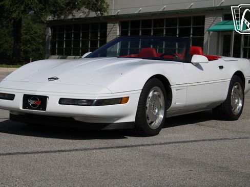 Used 1995 Chevrolet Corvette Convertible RWD image 3