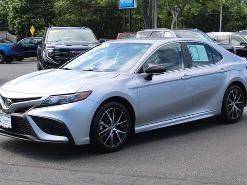 Used 2022 Toyota Camry SE w/ Cold Weather Package FWD image 3