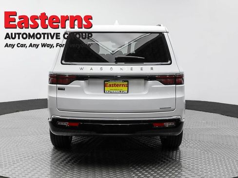 Used 2023 Jeep Wagoneer Series III w/ Preferred Equipment Group RWD image 6