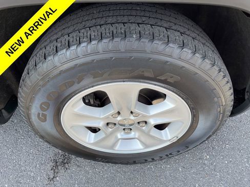 Used 2014 Jeep Grand Cherokee Laredo w/ Quick Order Package 23E AWD/4WD image 11