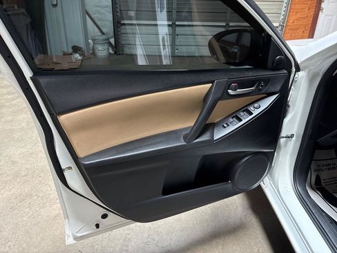 Used 2013 MAZDA MAZDA3 i Touring FWD image 25