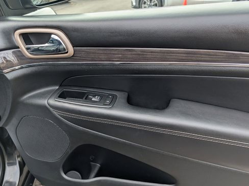 Used 2015 Jeep Grand Cherokee Overland image 27