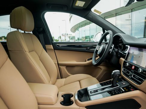 New 2025 Porsche Macan image 33
