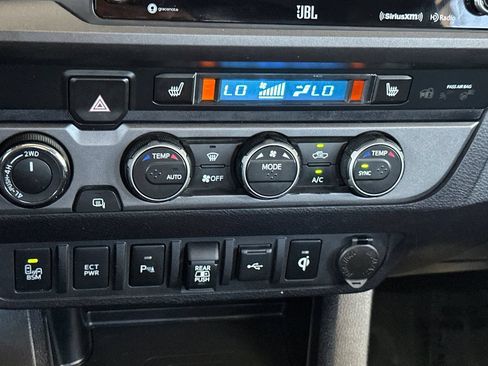 Used 2020 Toyota Tacoma TRD Off-Road w/ TRD Premium Off Road Package AWD/4WD image 21