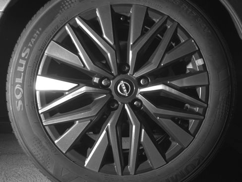 Used 2025 Nissan Altima 2.5 SV FWD image 15