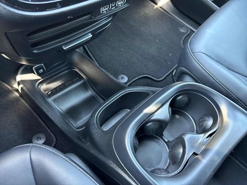 Used 2025 Chrysler Voyager LX FWD image 25