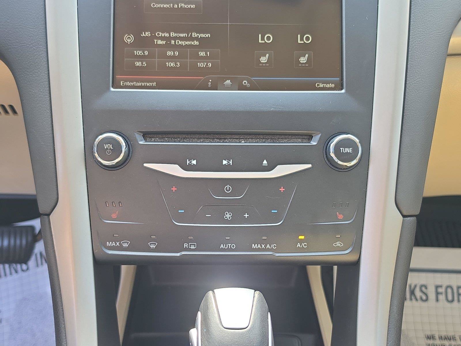 Used 2015 Ford Fusion SE w/ Equipment Group 202A FWD image 27