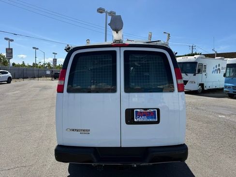 Used 2015 Chevrolet Express 2500 RWD image 4
