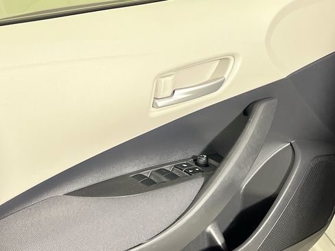 Used 2021 Toyota Corolla LE FWD image 17