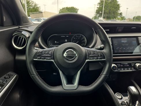 Used 2020 Nissan Kicks SR w/ SR Premium Package FWD image 21