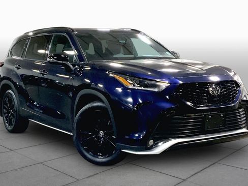 Used 2024 Toyota Highlander XSE image 3