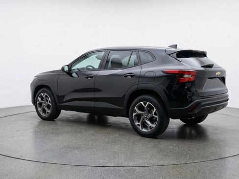 Used 2025 Chevrolet Trax LT FWD image 6