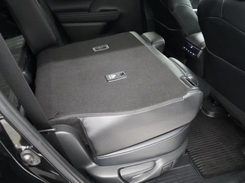 Used 2024 Toyota Highlander XLE AWD/4WD image 58