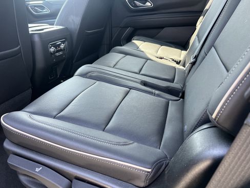 Used 2021 GMC Yukon SLT w/ SLT Luxury Plus Package image 32