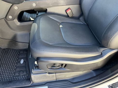 Used 2023 Land Rover Defender 90 X-Dynamic SE image 19