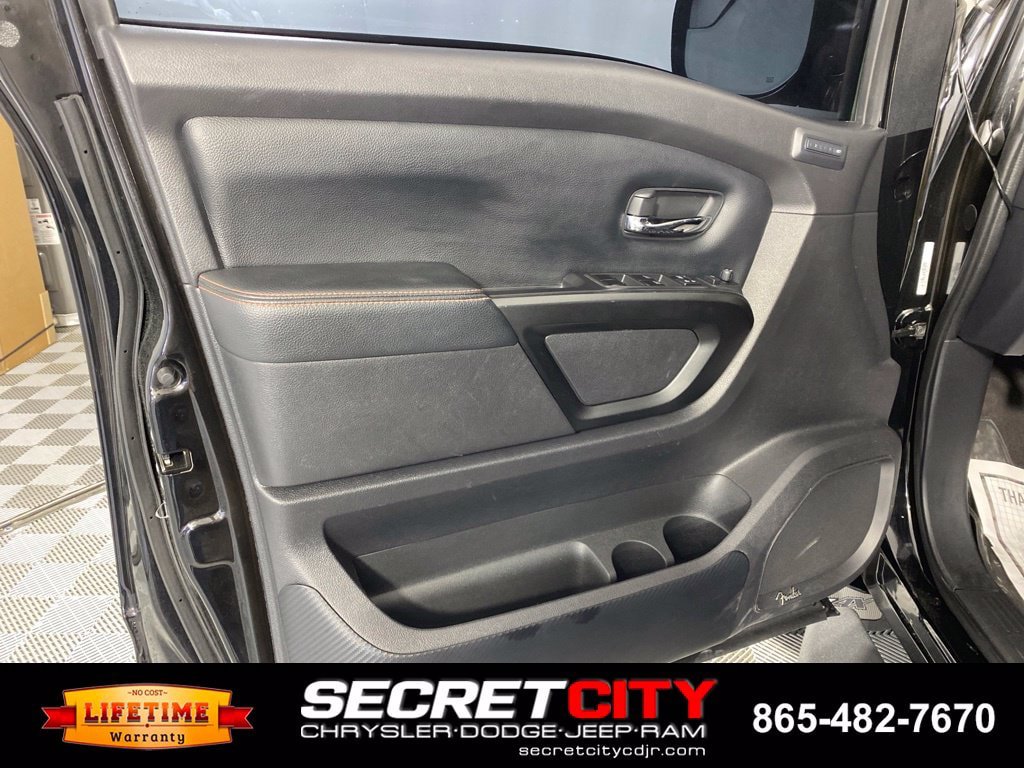 Used 2023 Nissan Titan PRO-4X w/ Pro-4x Convenience Package AWD/4WD image 12