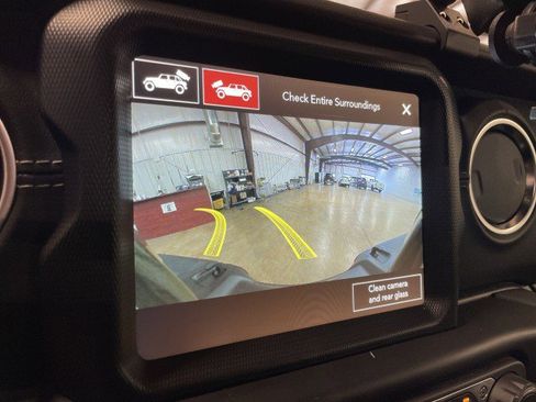 Used 2021 Jeep Wrangler Unlimited Sahara w/ Cold Weather Group AWD/4WD image 34