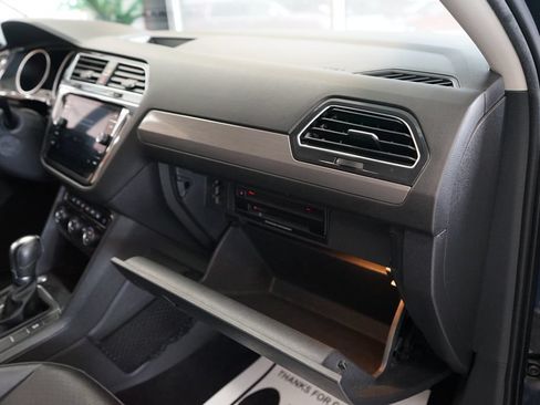 Used 2018 Volkswagen Tiguan SE w/ Front Fog Lights Package FWD image 41
