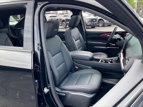 Used 2025 Chevrolet Traverse Z71 w/ Enhanced Driving Package AWD/4WD image 6