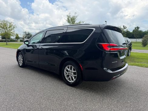 Used 2021 Chrysler Pacifica Touring-L FWD image 6