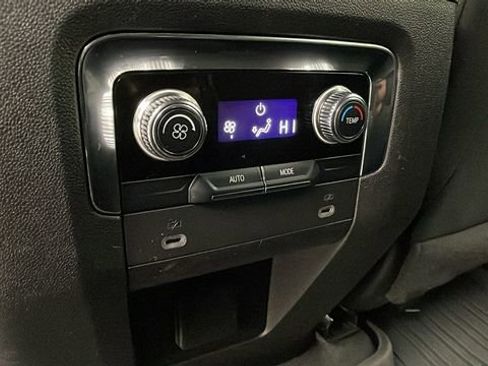 Used 2023 GMC Yukon XL SLE image 30